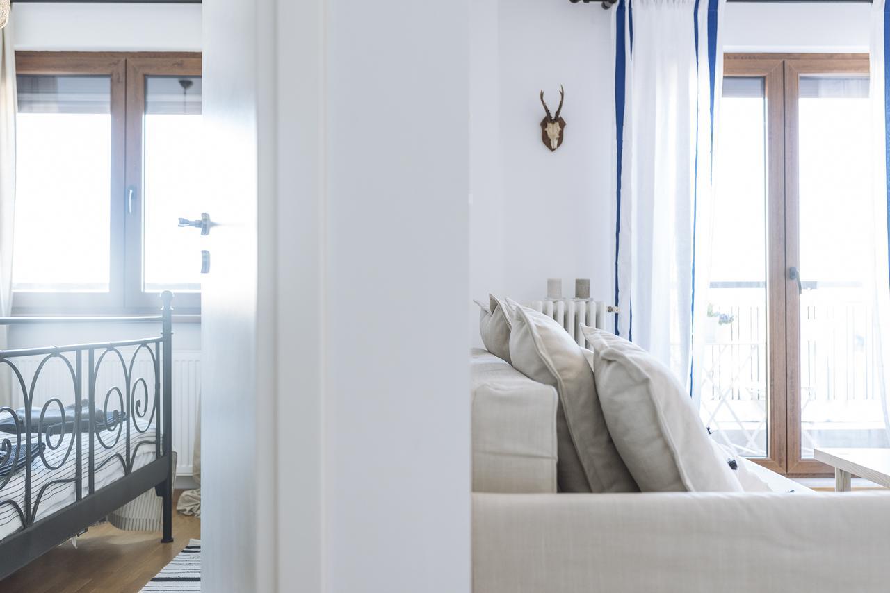 Old Town - City Center Apartment Bukares Bagian luar foto