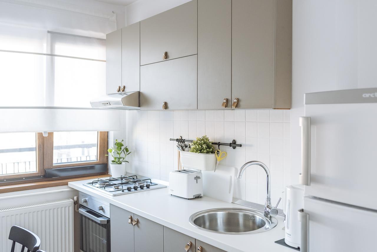 Old Town - City Center Apartment Bukares Bagian luar foto
