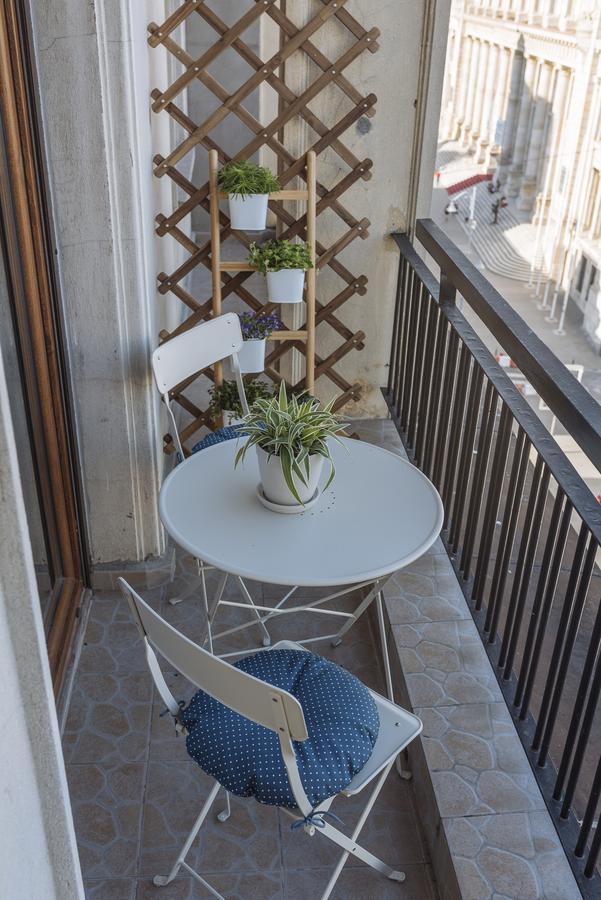 Old Town - City Center Apartment Bukares Bagian luar foto