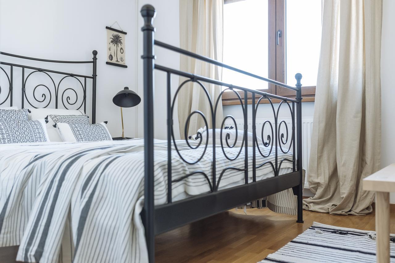 Old Town - City Center Apartment Bukares Bagian luar foto
