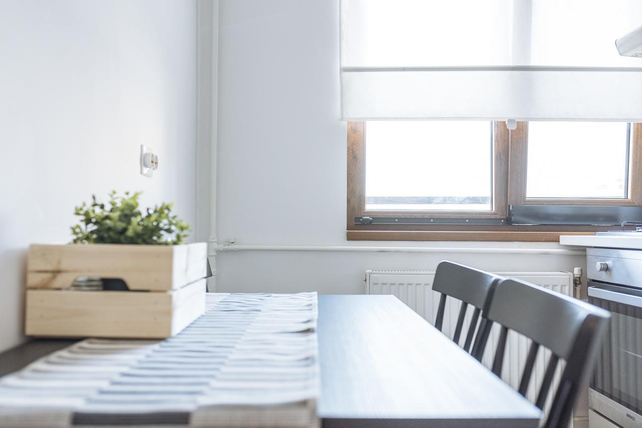 Old Town - City Center Apartment Bukares Bagian luar foto