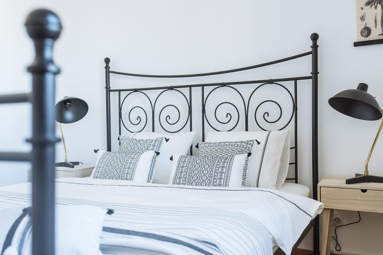 Old Town - City Center Apartment Bukares Bagian luar foto