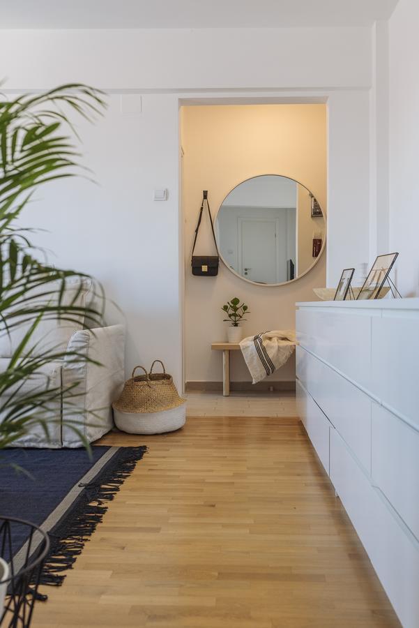 Old Town - City Center Apartment Bukares Bagian luar foto