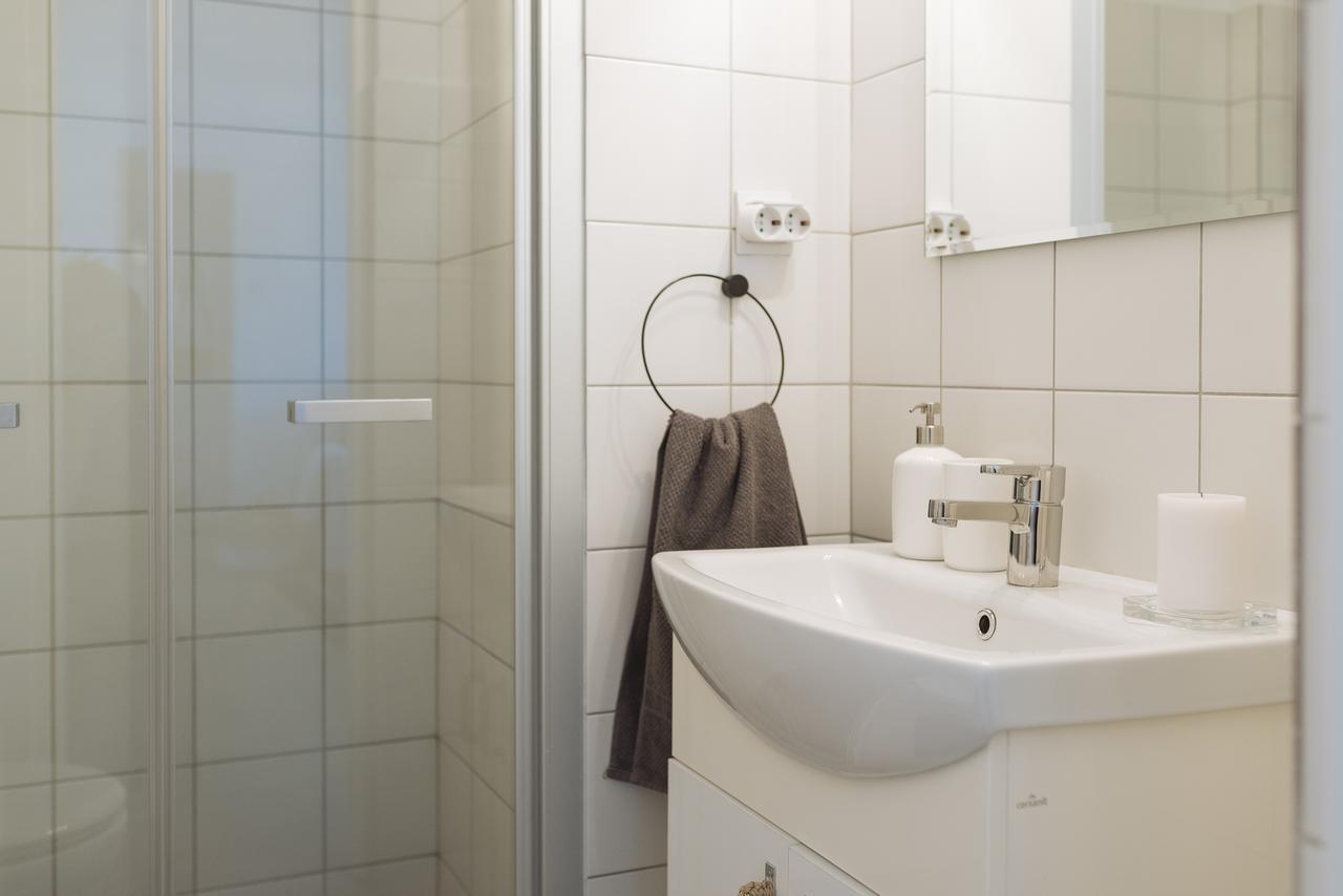 Old Town - City Center Apartment Bukares Bagian luar foto