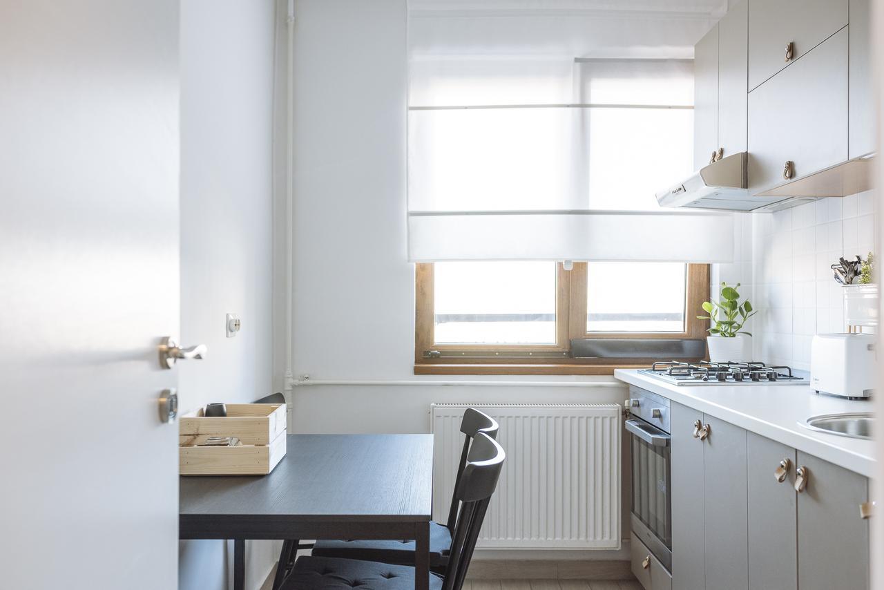 Old Town - City Center Apartment Bukares Bagian luar foto