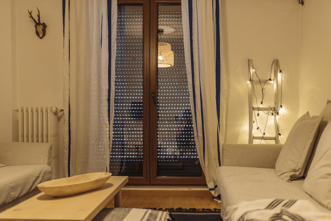 Old Town - City Center Apartment Bukares Bagian luar foto
